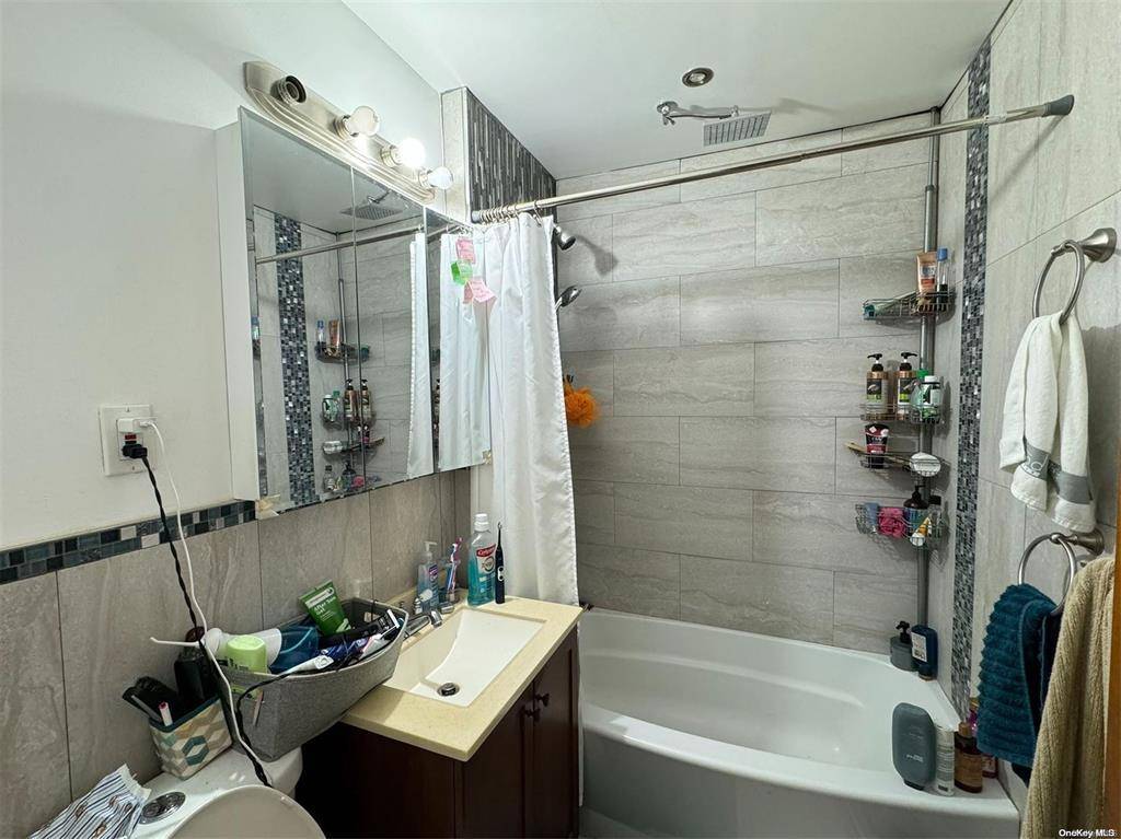 Flushing, NY 11355,133-25 Blossom AVE