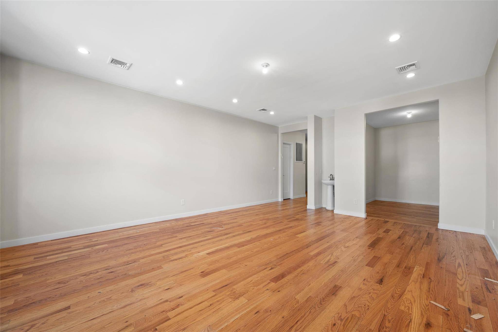 Bloomingburg, NY 12721,4 Market ST #301