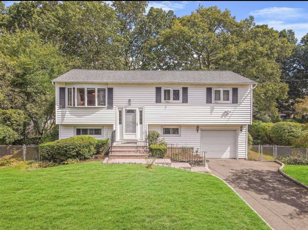 Centereach, NY 11720,23 Fiesta DR
