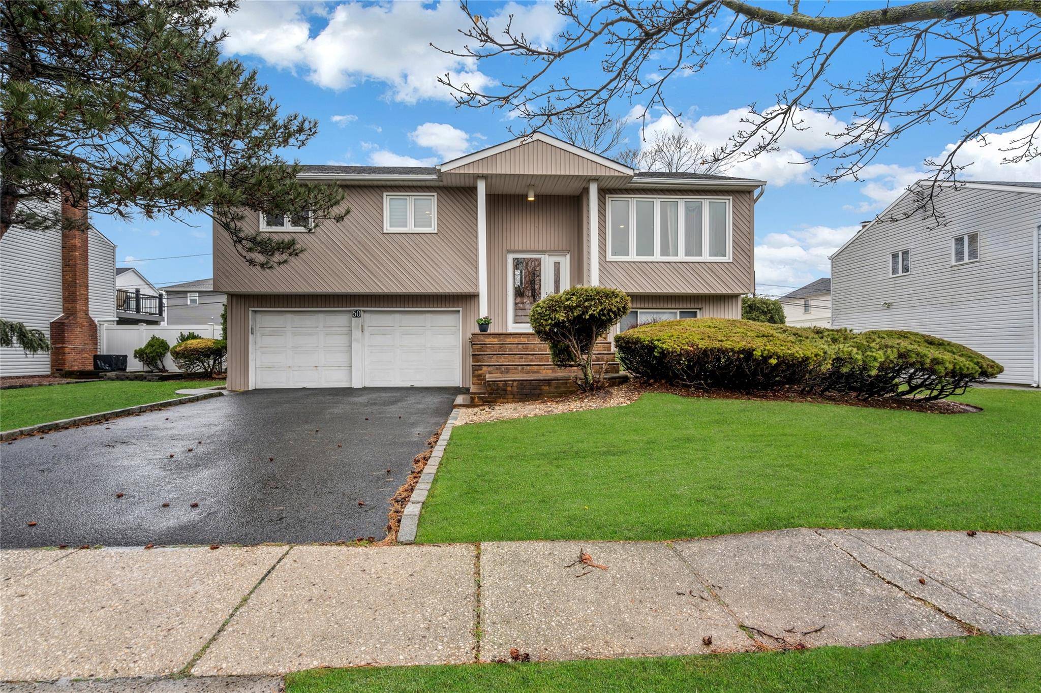 Plainview, NY 11803,50 Ruby LN