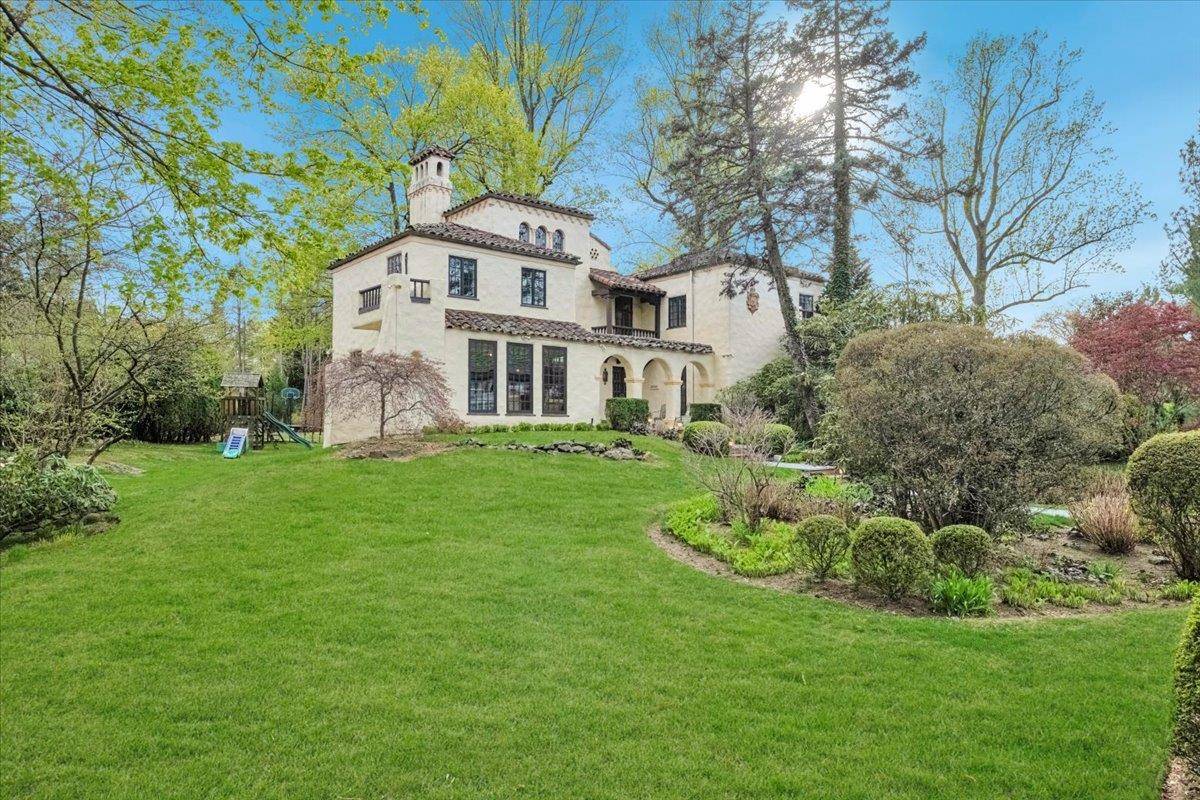 New Rochelle, NY 10804,301 Overlook Road