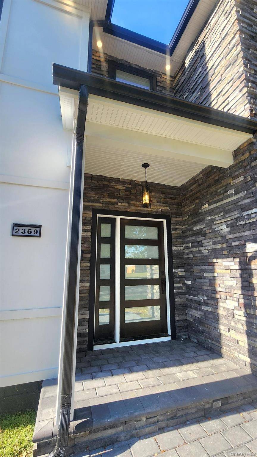 Westbury, NY 11590,2369 Stewart AVE