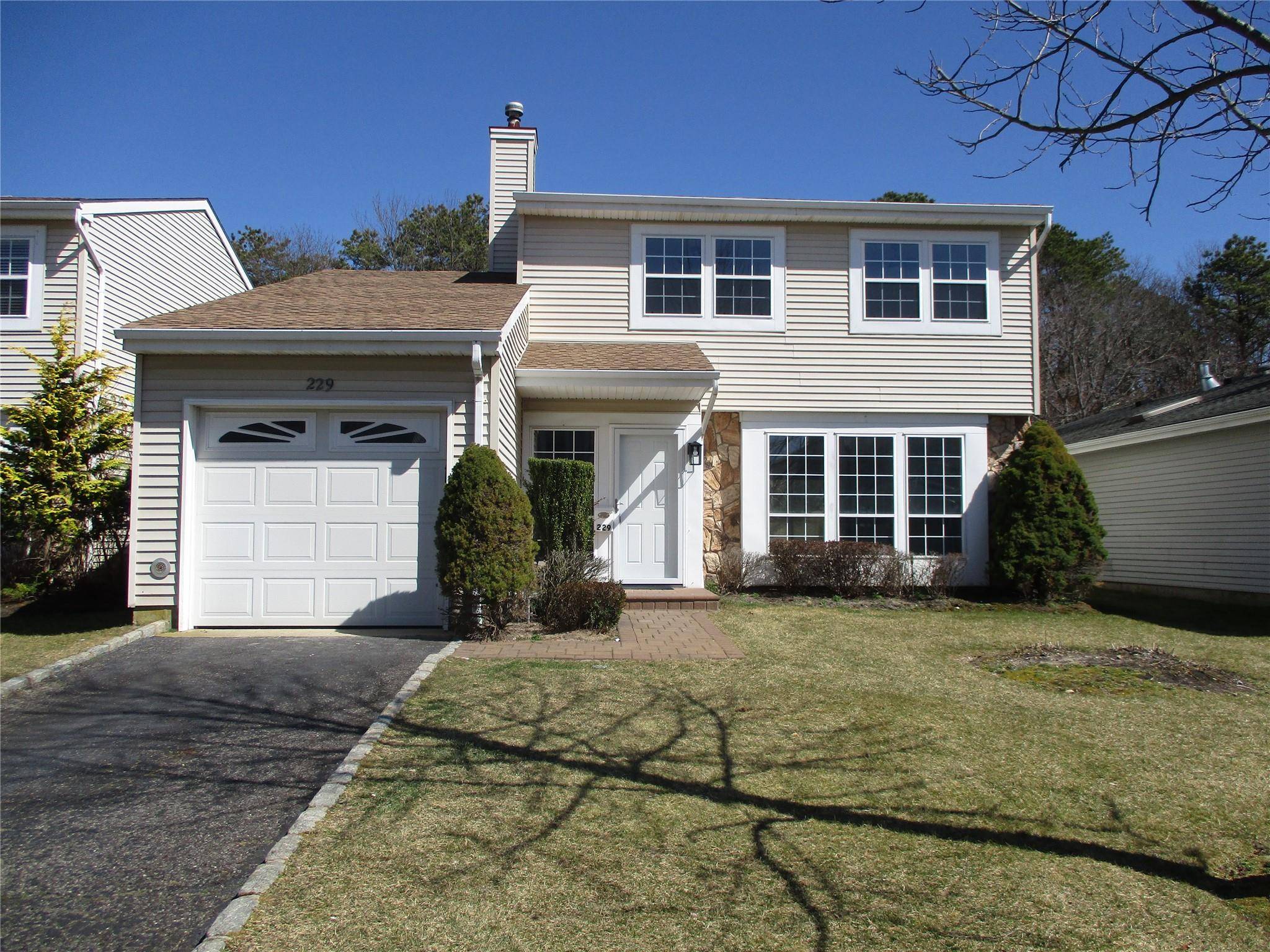 Holbrook, NY 11741,229 Fairfield DR #229