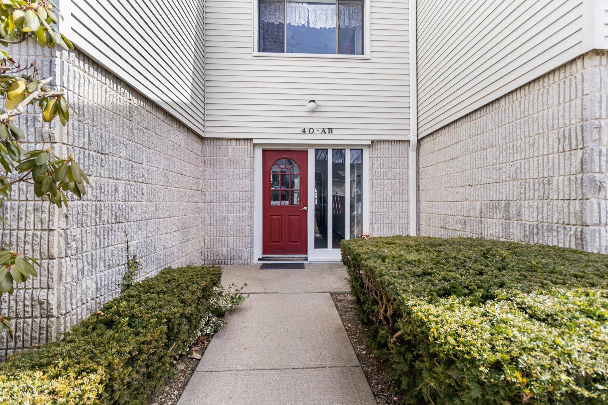 Ronkonkoma, NY 11779,40 Richmond BLVD #1B