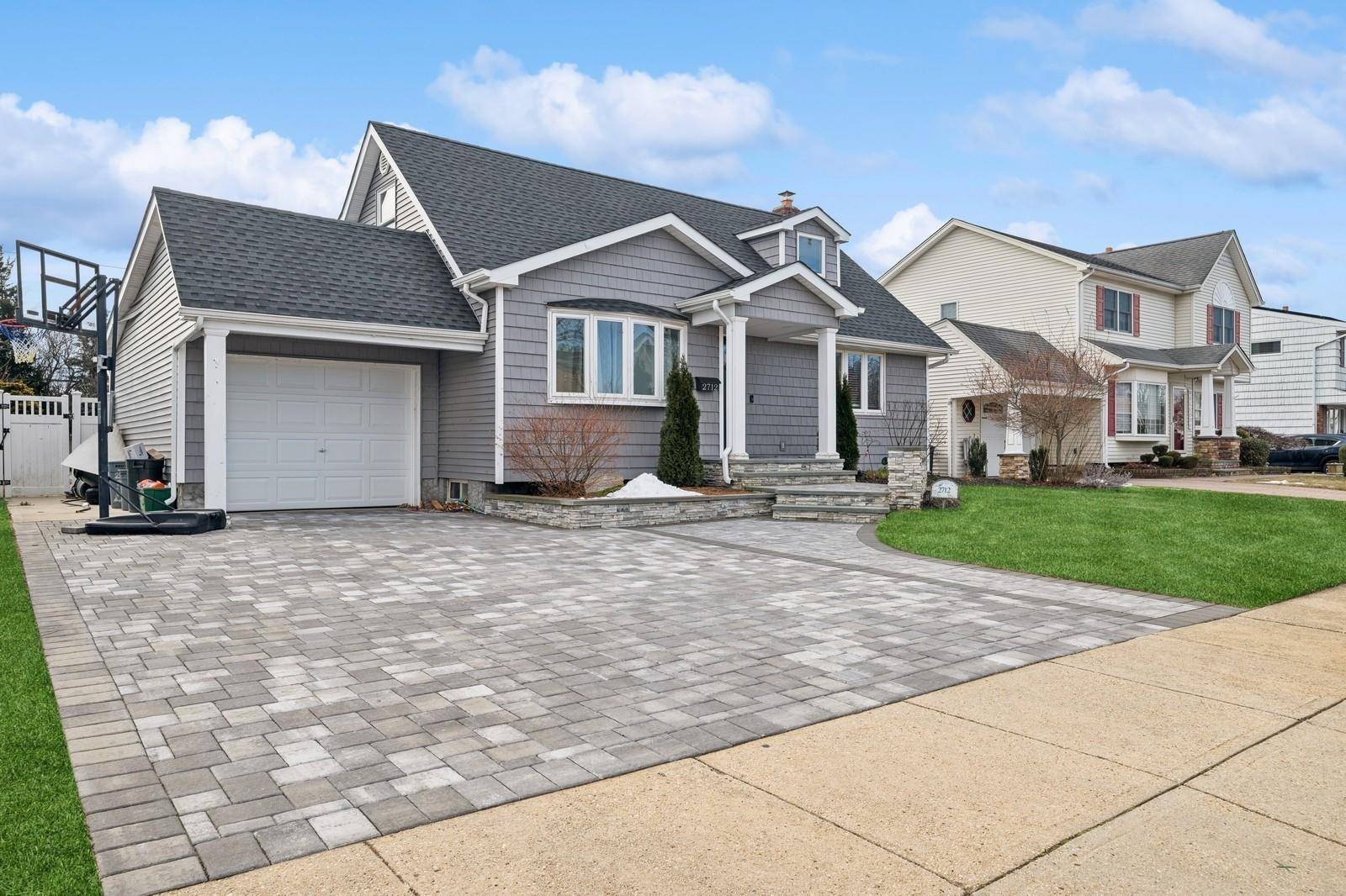 East Meadow, NY 11554,2712 Rowehl DR