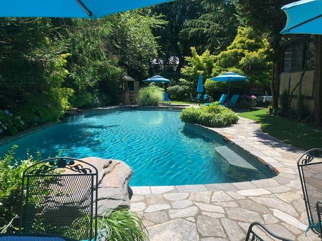 Pelham, NY 10803,1028 Esplanade