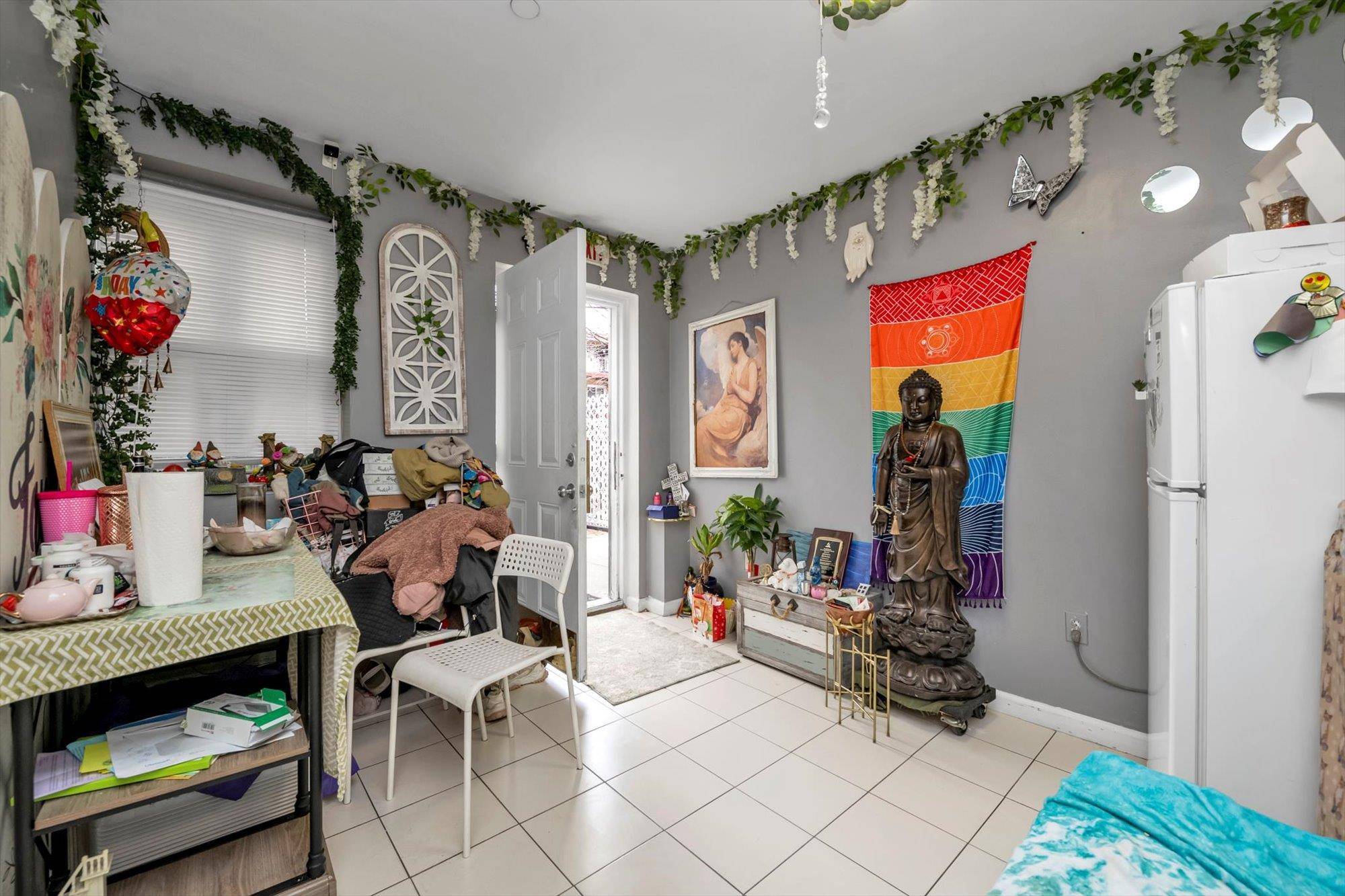 Corona, NY 11368,100-18 40TH RD