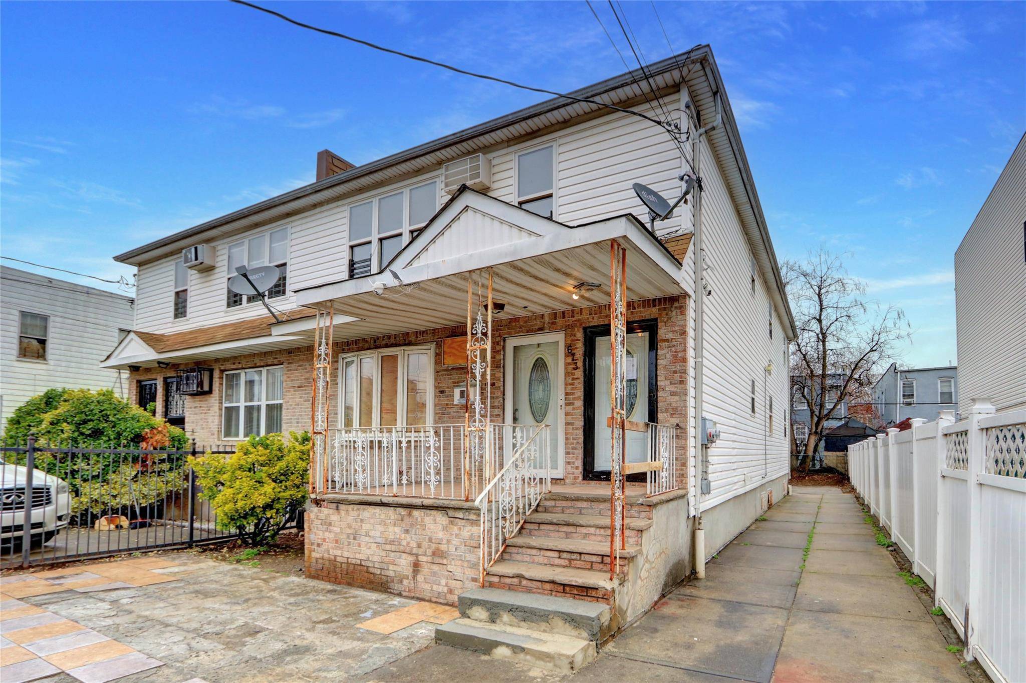 Brooklyn, NY 11207,673 Ashford ST