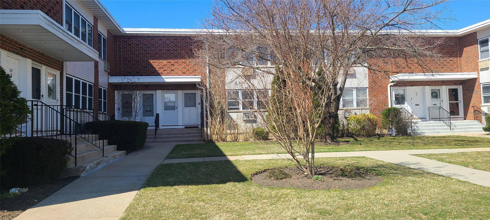 West Babylon, NY 11704,143 Farber DR #143