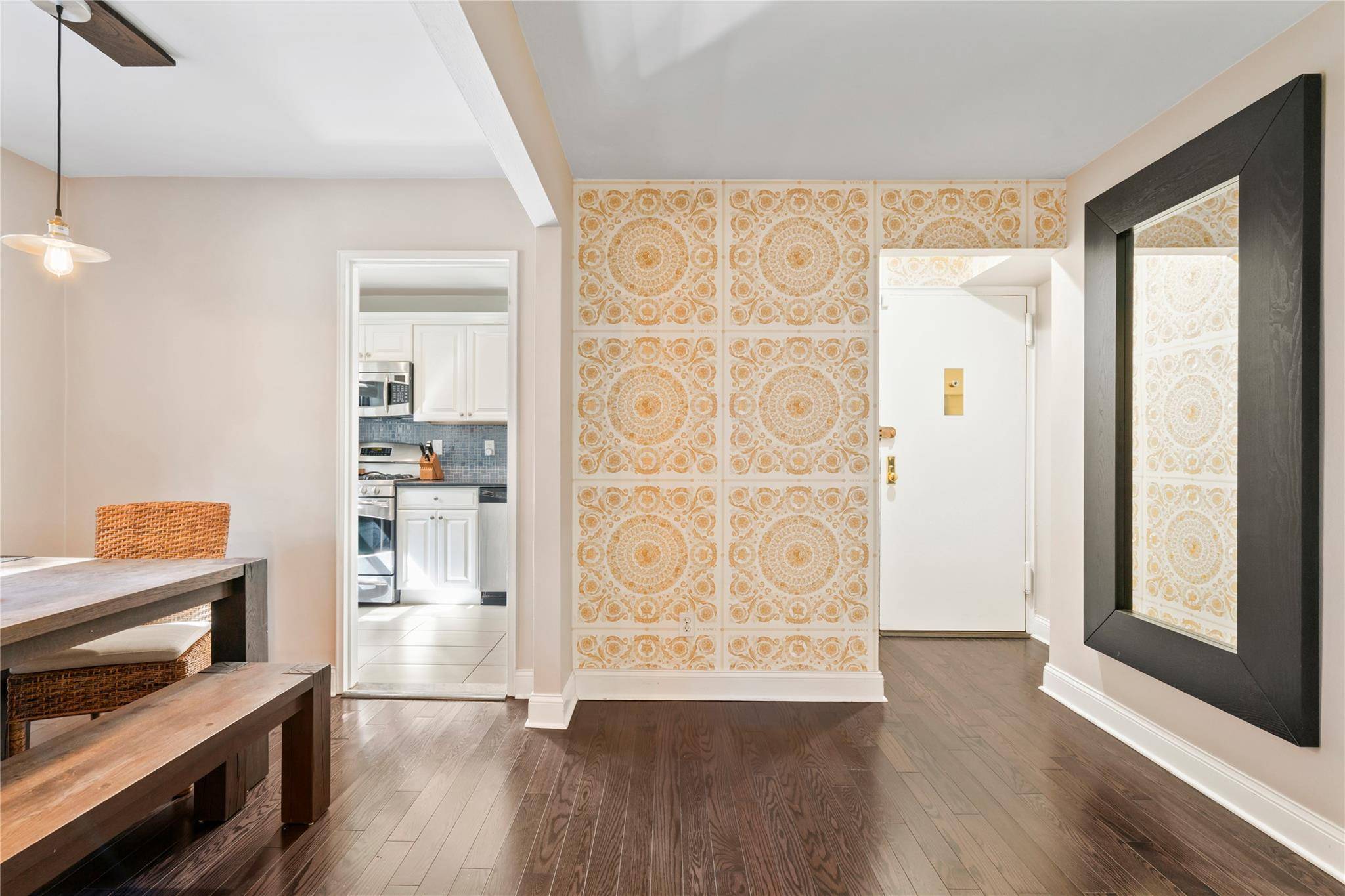 Great Neck, NY 11021,50 Brompton Road #1T