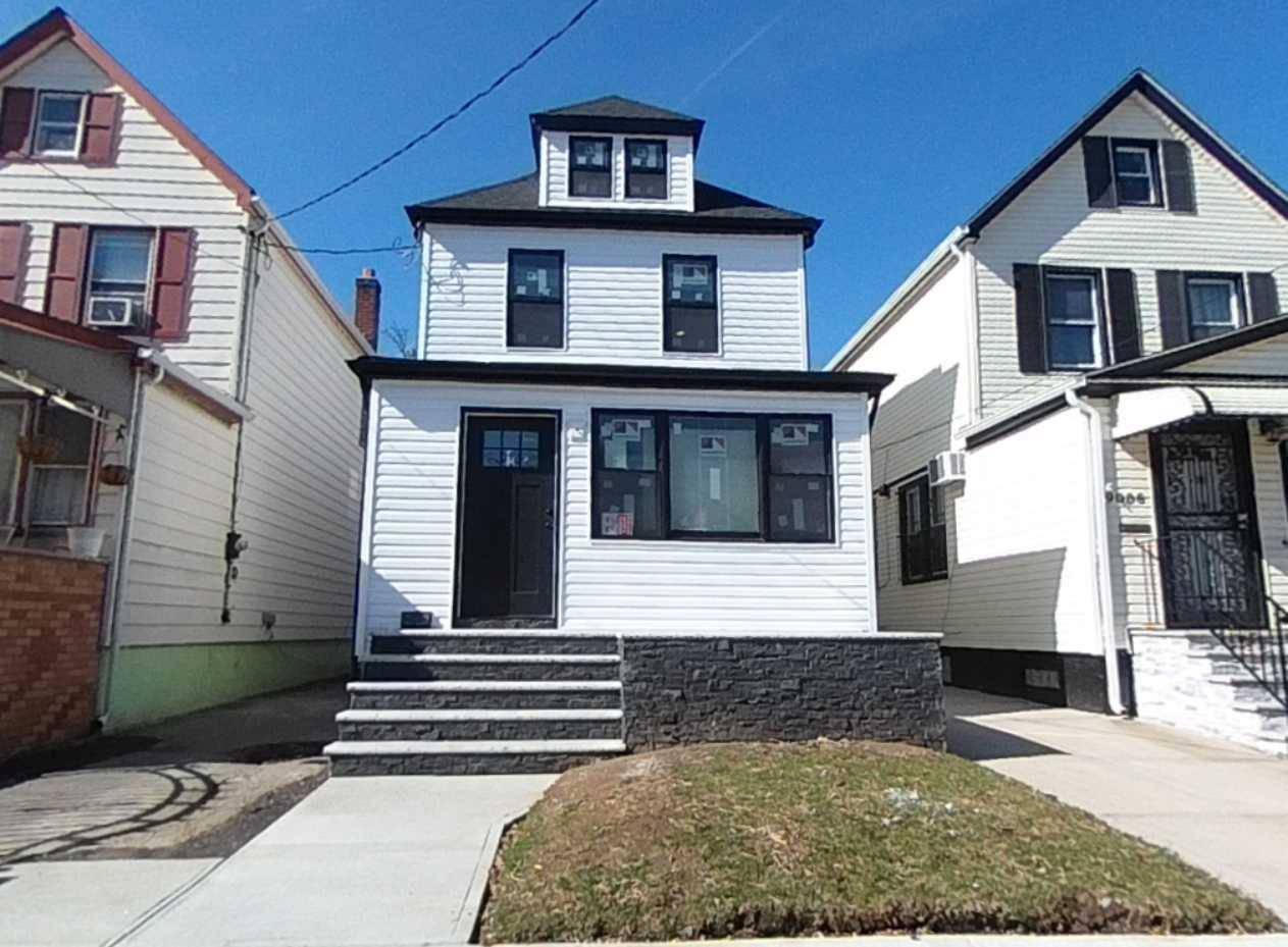 Hollis, NY 11423,9010 202nd ST