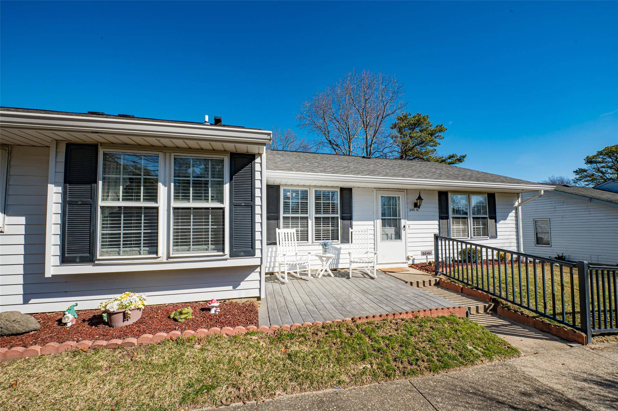 Ridge, NY 11961,346 Woodbridge DR #B
