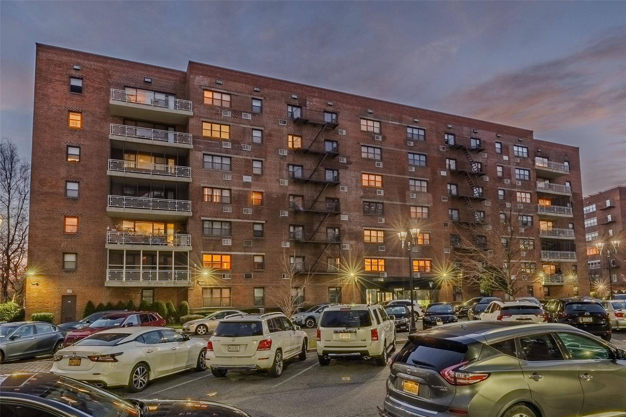Howard Beach, NY 11414,88-25 155 AVE #6L