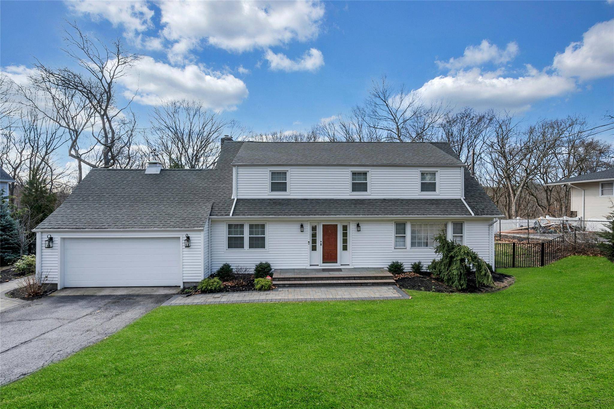 Smithtown, NY 11787,40 Ridge RD