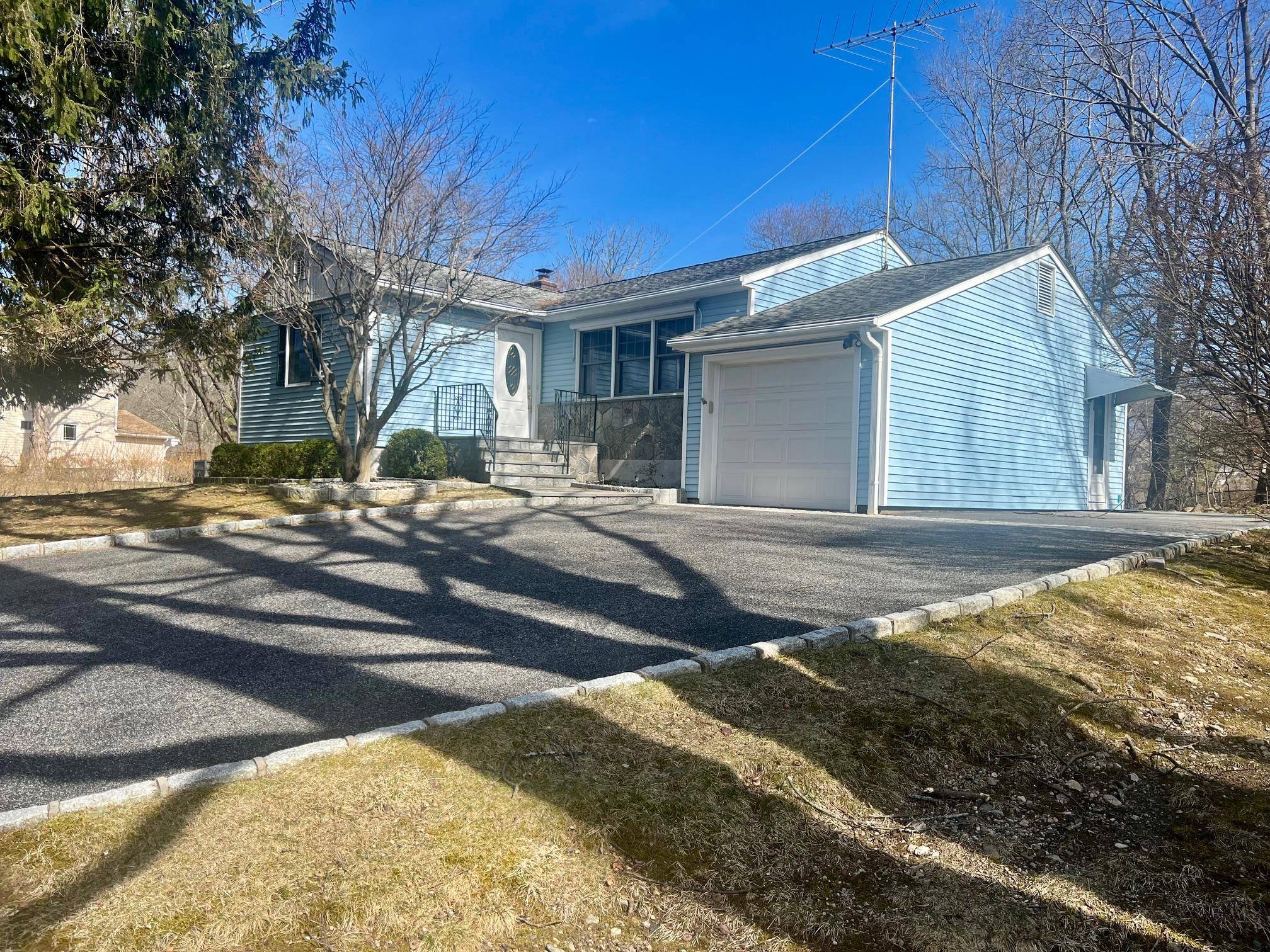 Yorktown Heights, NY 10598,2766 Cecile DR