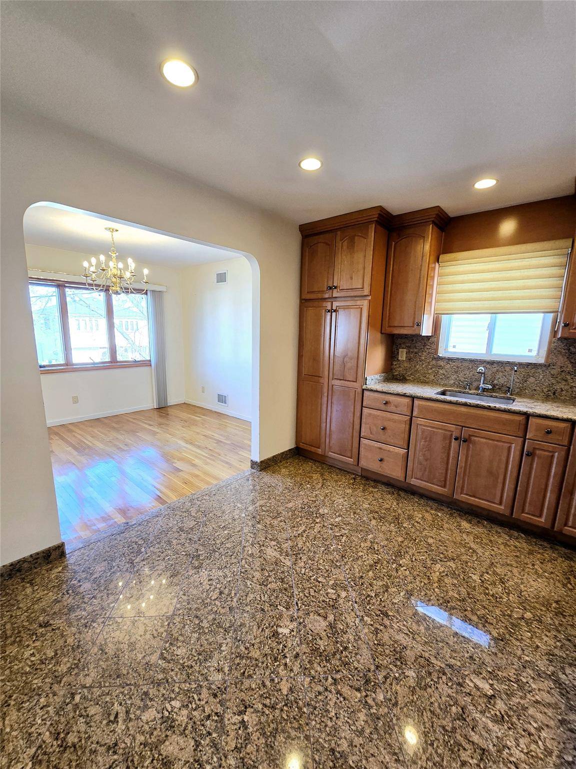 Howard Beach, NY 11414,159-42 81st ST