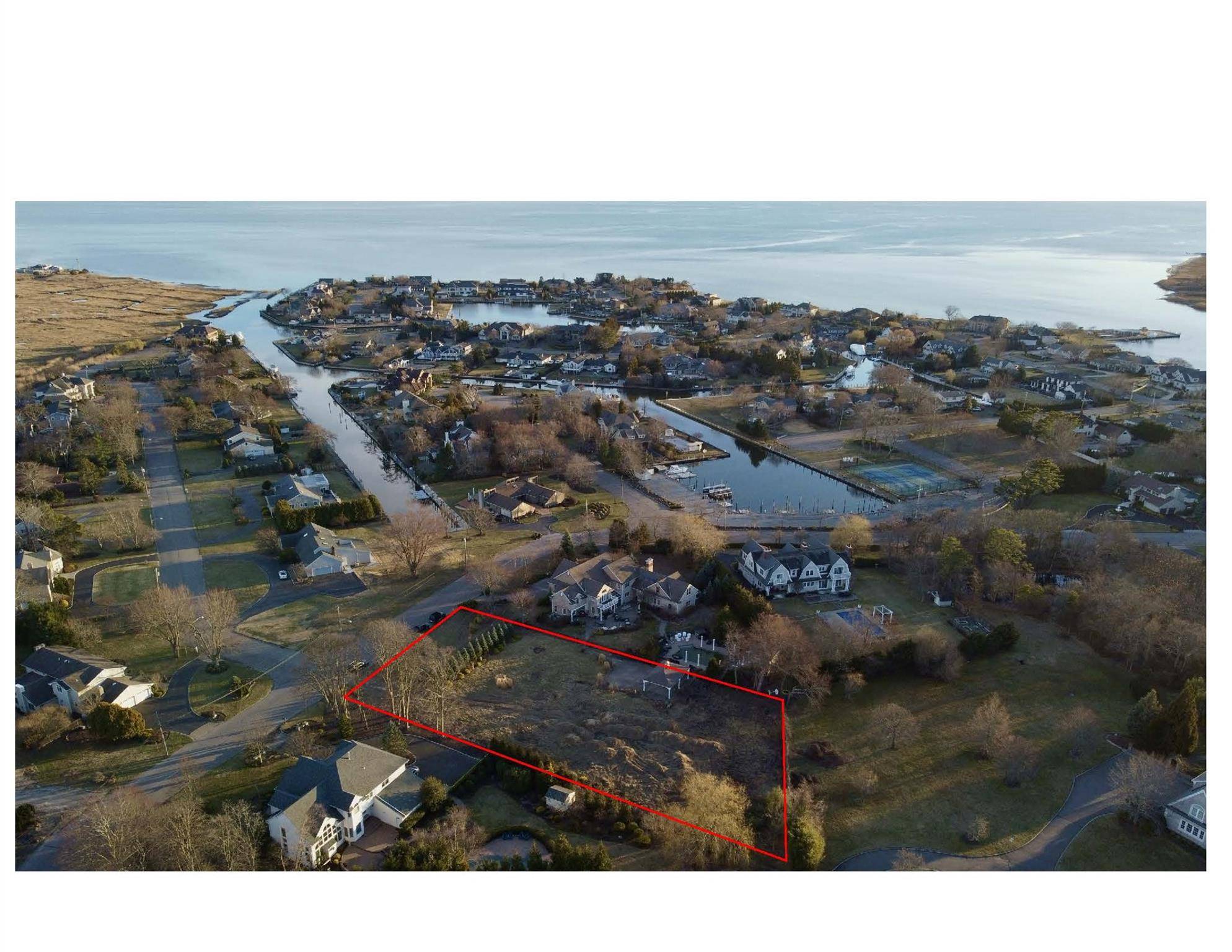 East Islip, NY 11730,34 The Helm