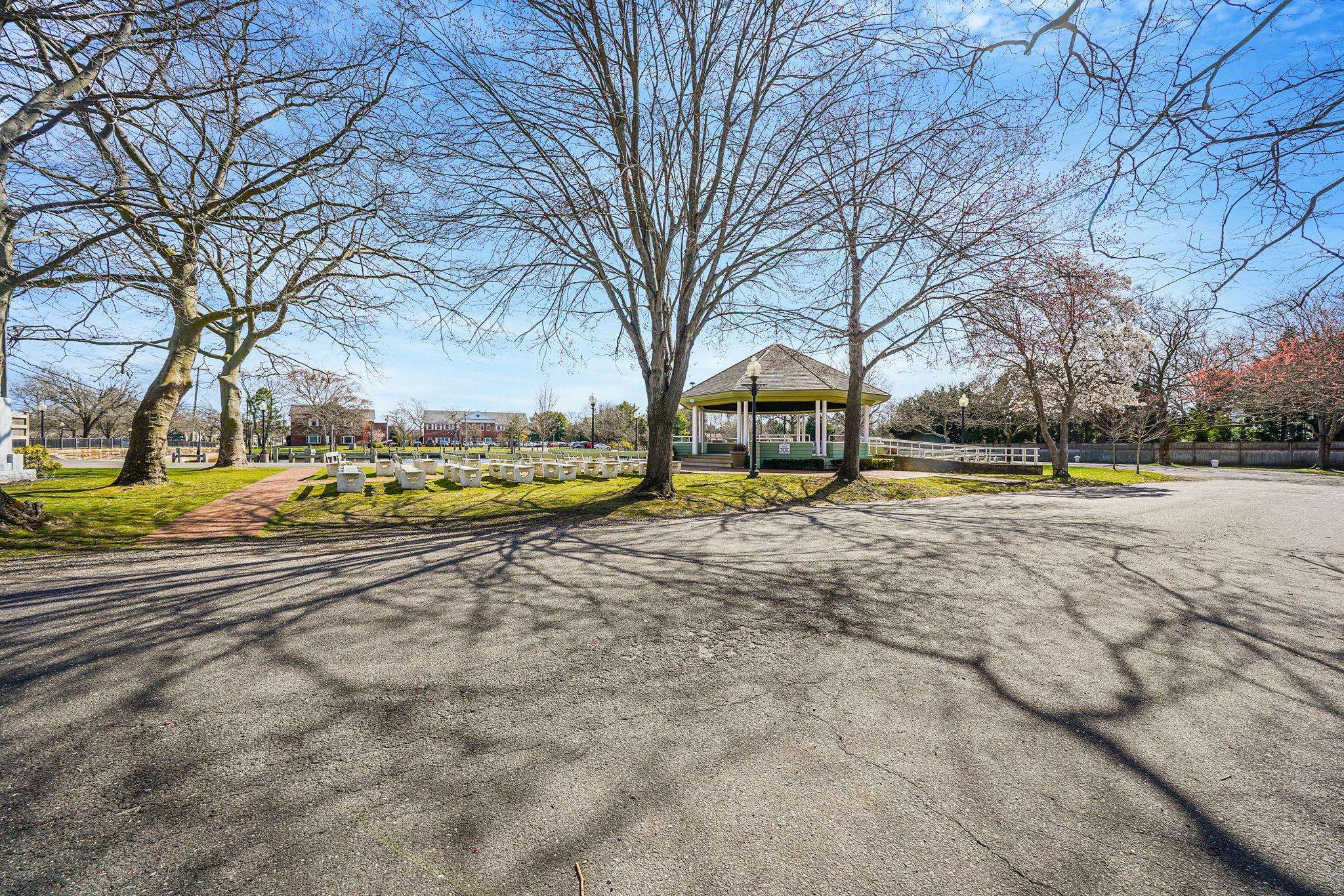 West Babylon, NY 11704,30 Hope ST