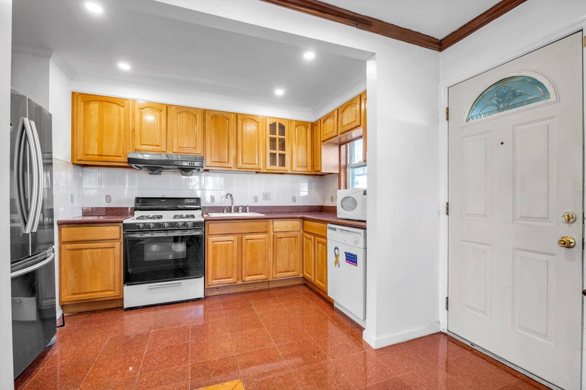 Oakland Gardens, NY 11364,53-02 207th ST