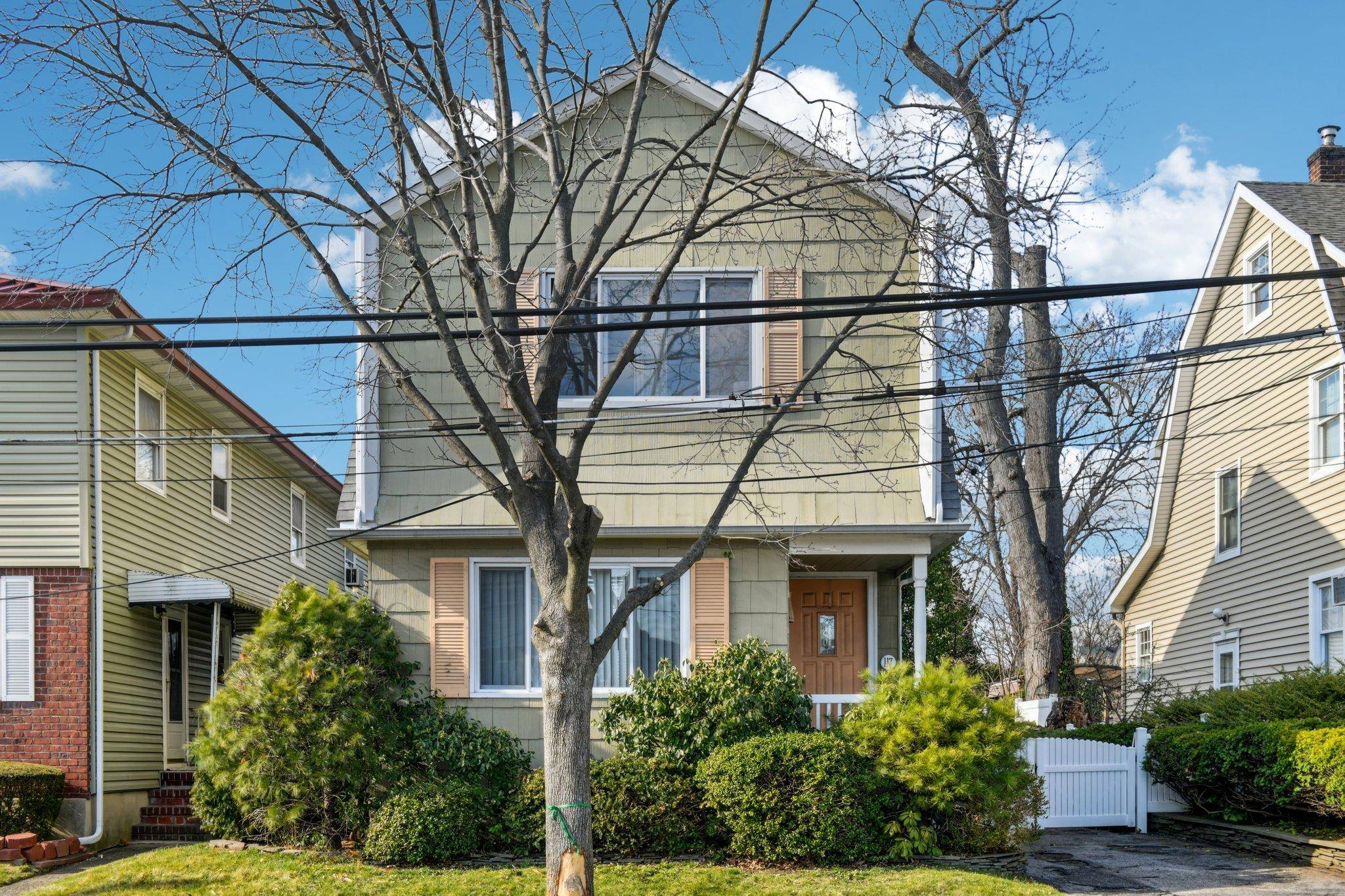 Floral Park, NY 11001,117 Charles