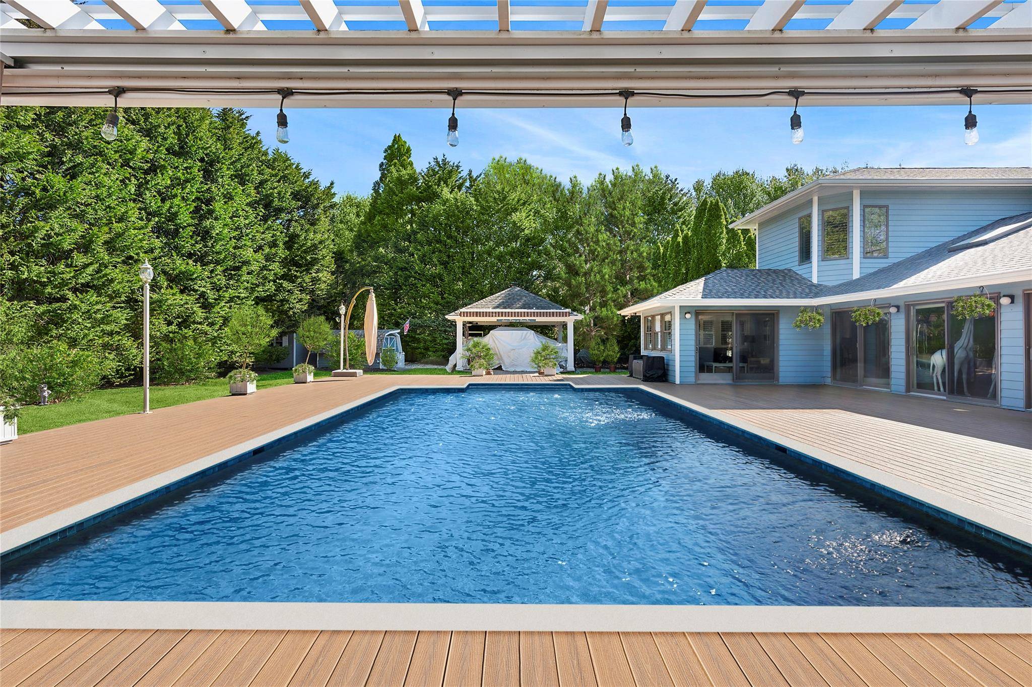 Westhampton, NY 11977,30 S Country RD