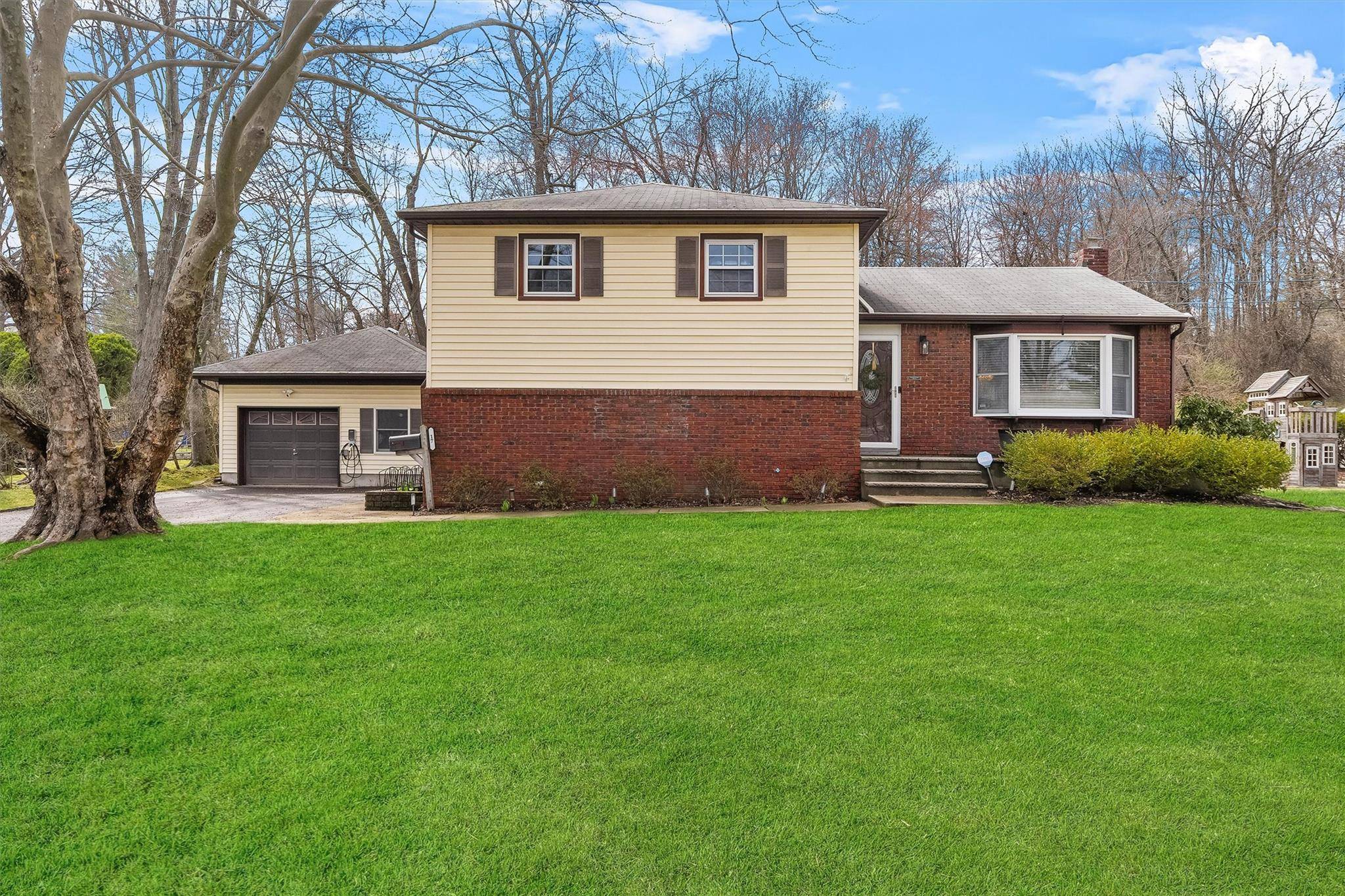 Nanuet, NY 10954,17 Birch DR