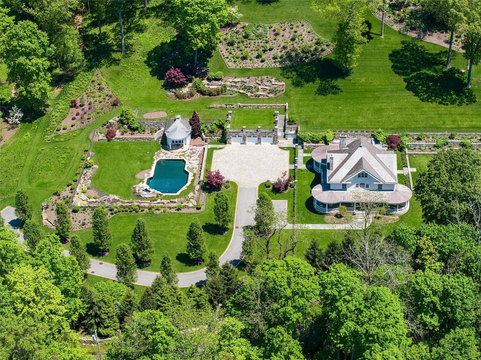 Bedford Corners, NY 10549,402 Sarles ST