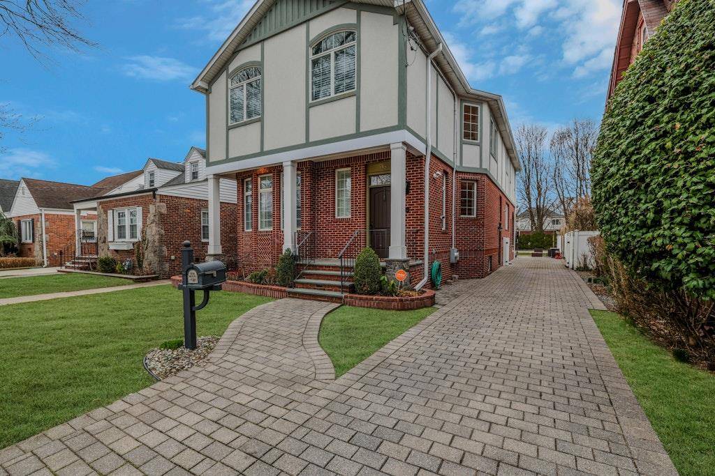 New Hyde Park, NY 11040,155 N 5 ST