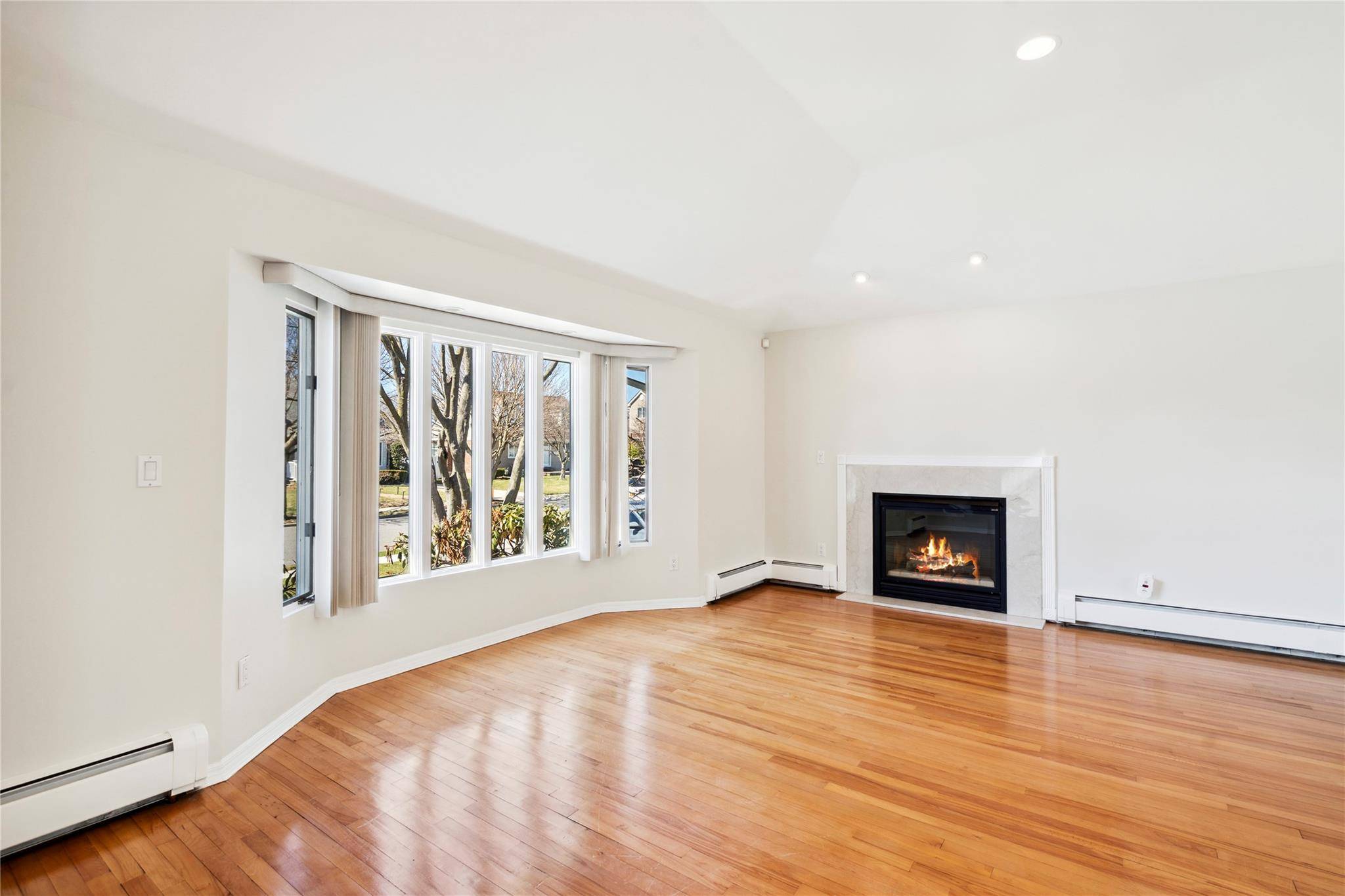 Syosset, NY 11791,6 Leonard RD