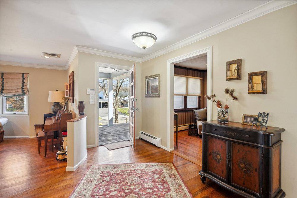 Dix Hills, NY 11746,67 Randolph DR