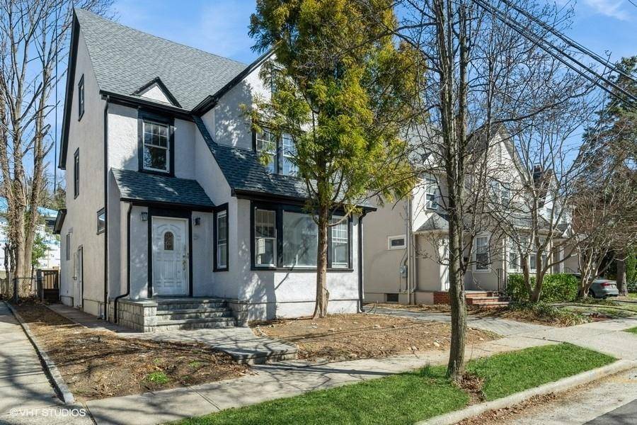 Great Neck, NY 11021,38 Jayson AVE