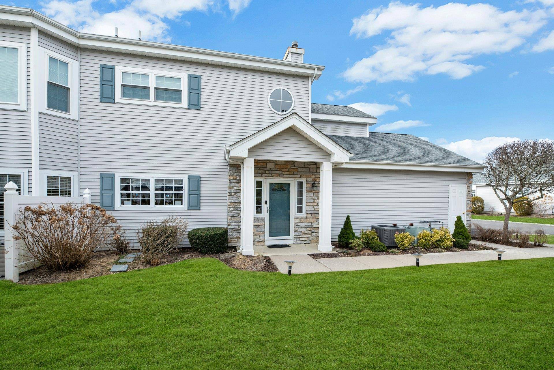 Moriches, NY 11955,521 Highland CT #521