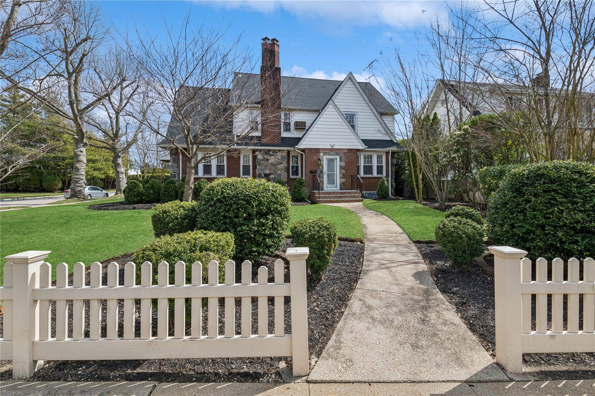Rockville Centre, NY 11570,363 Hempstead AVE