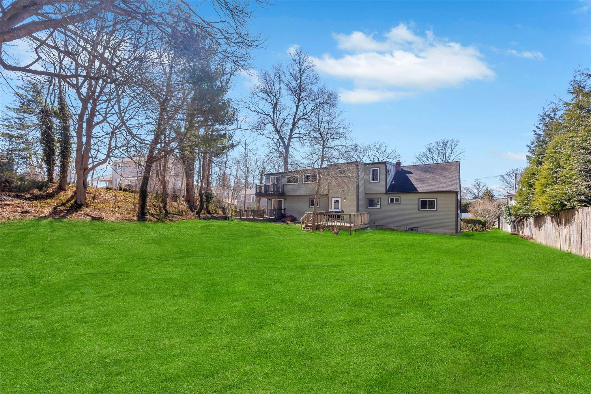 South Huntington, NY 11746,16 Beverly RD