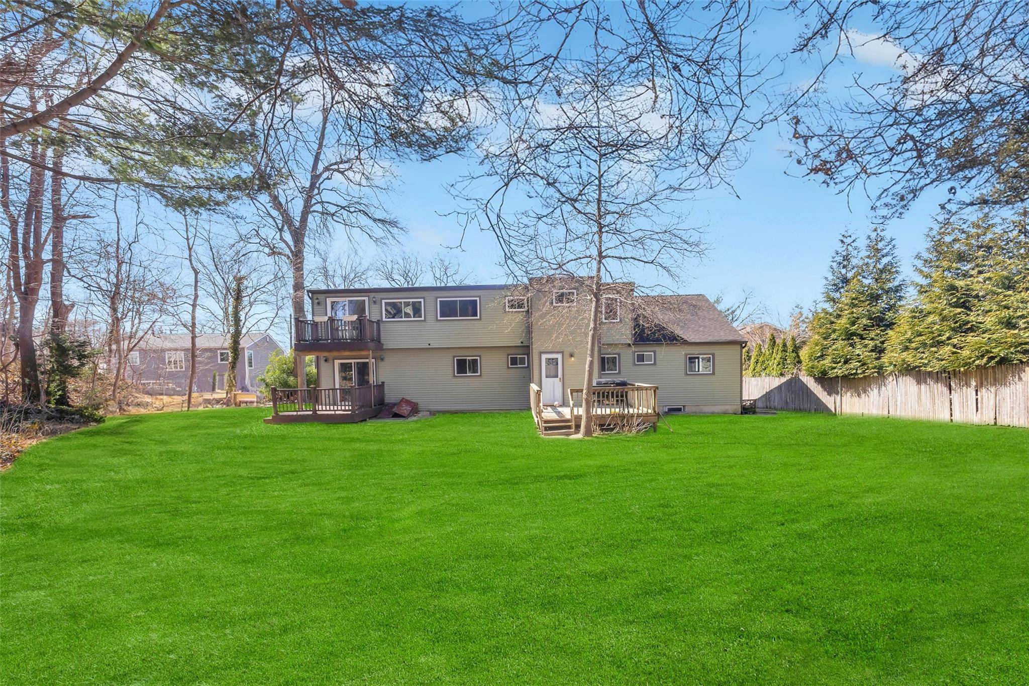 South Huntington, NY 11746,16 Beverly RD