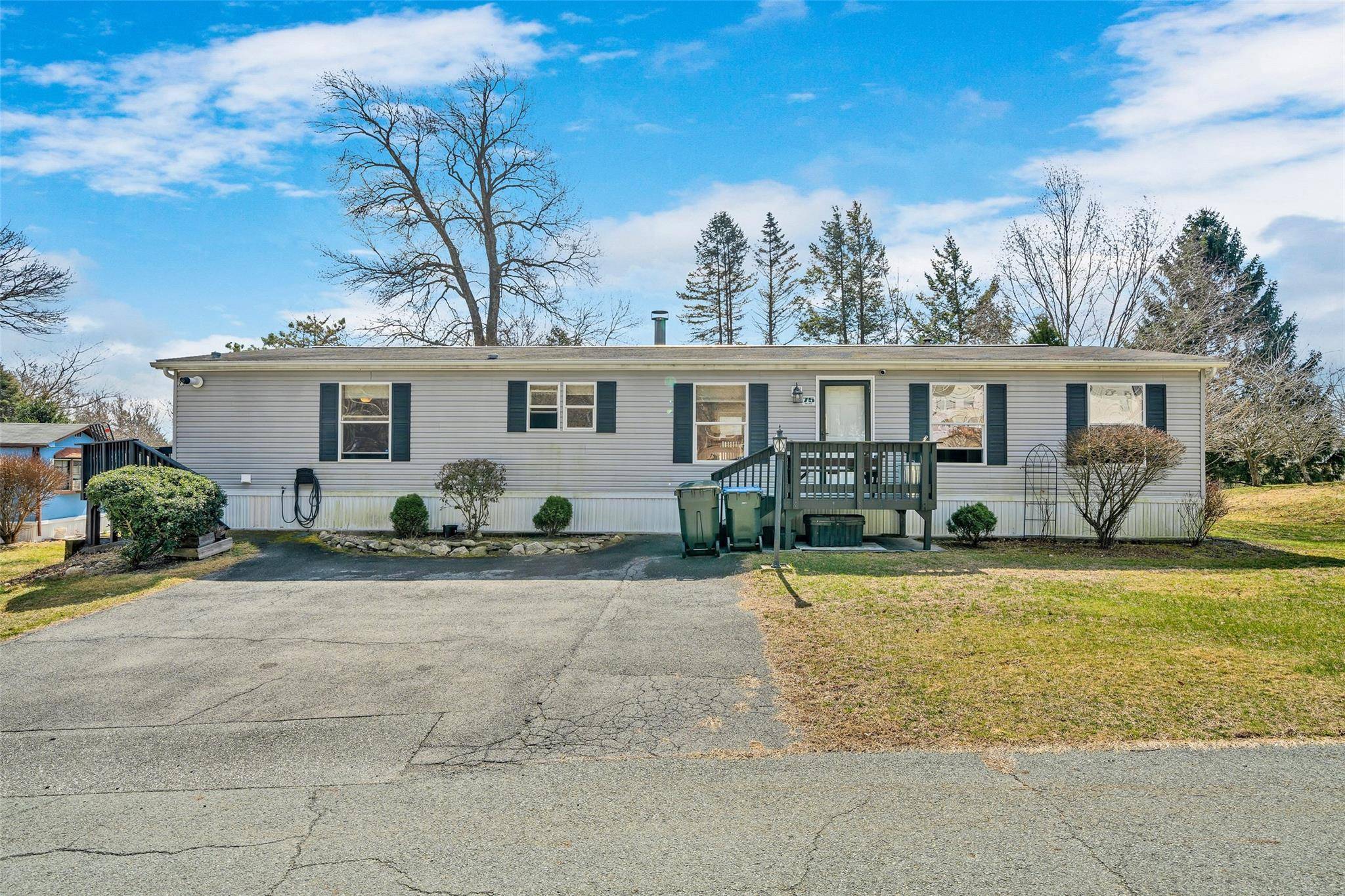 Bloomingburg, NY 12721,75 Pine DR