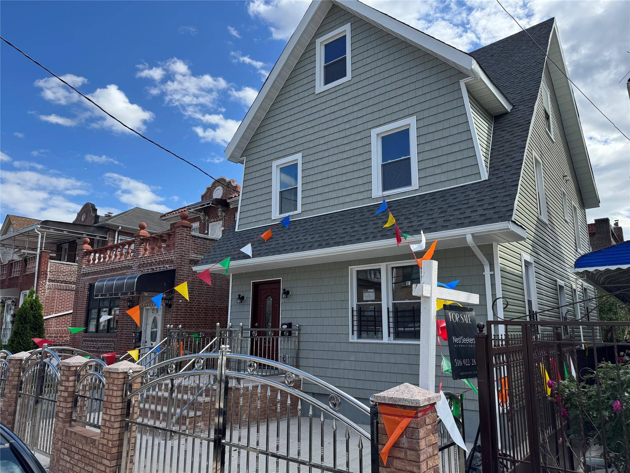 East Elmhurst, NY 11369,27-16 McIntosh ST