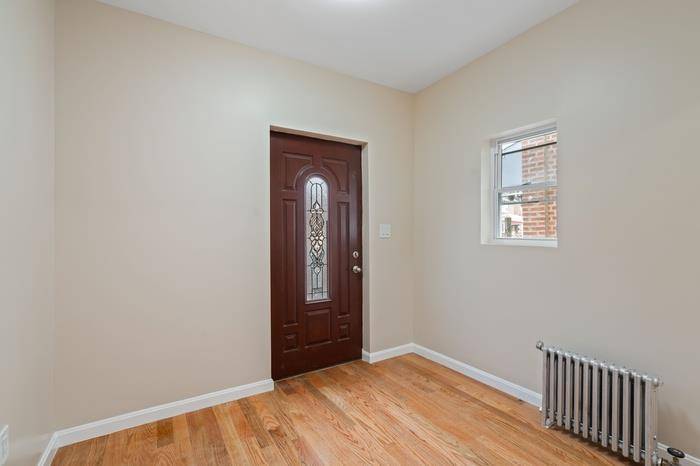East Elmhurst, NY 11369,27-16 McIntosh ST