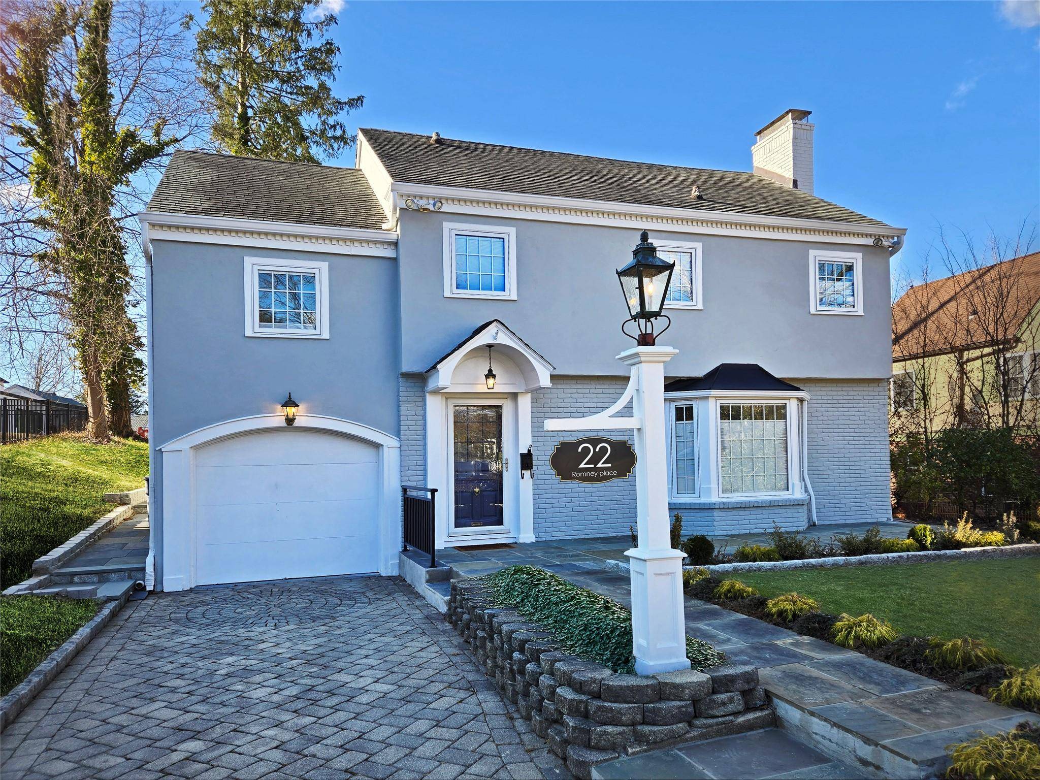 Scarsdale, NY 10583,22 Romney PL