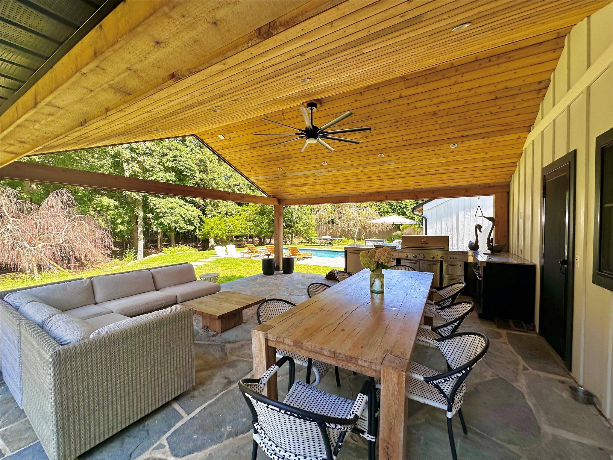 East Hampton, NY 11937,93 Hog Creek LN