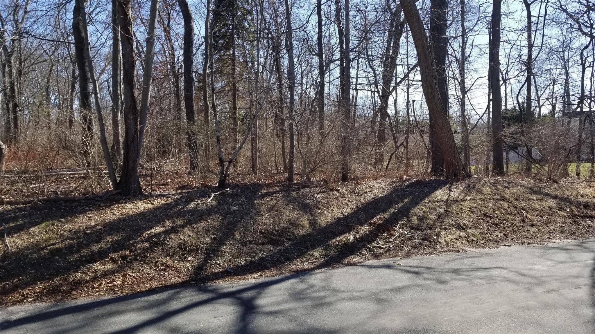 Greenport, NY 11944,890 Westwood LN