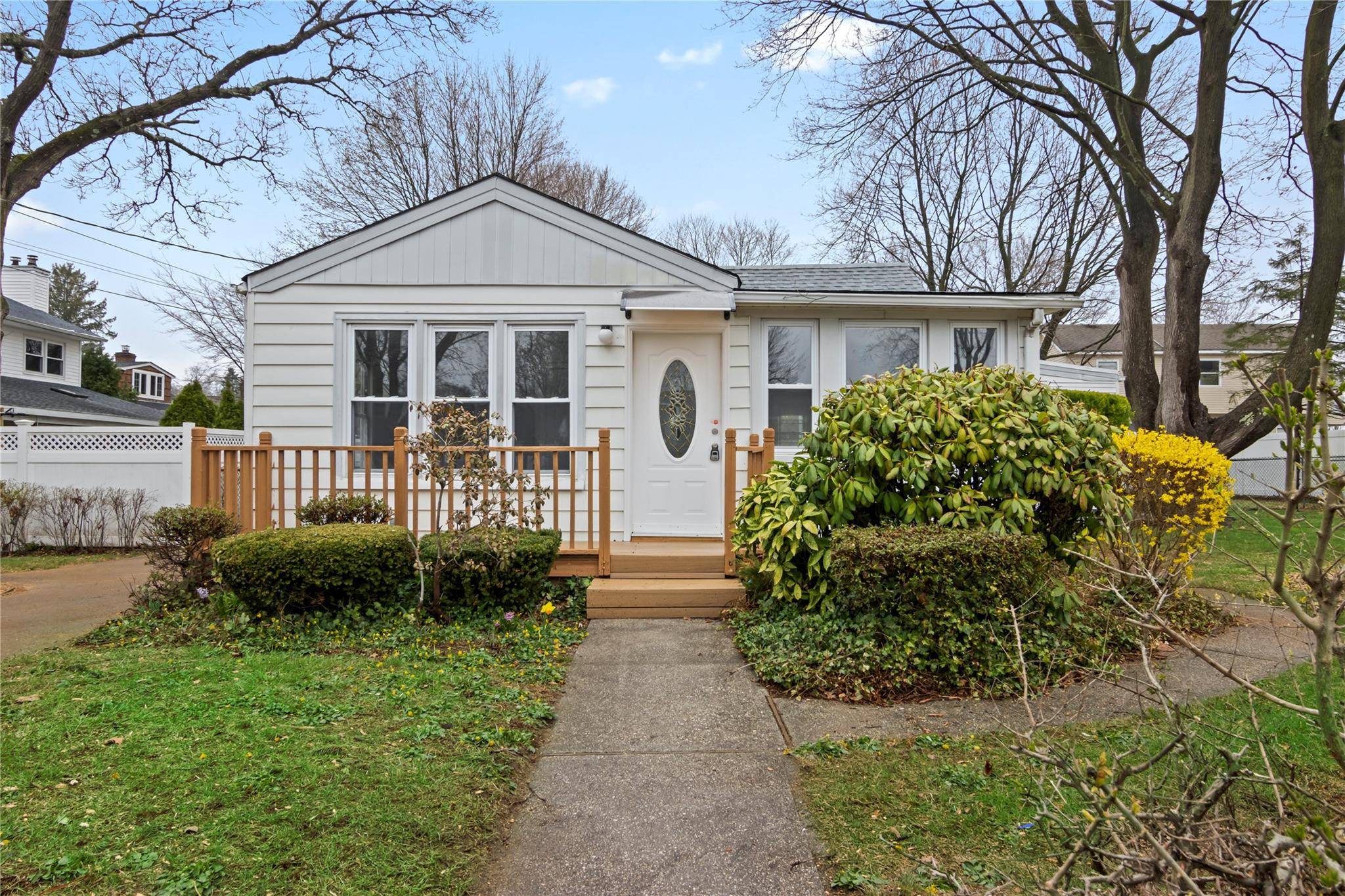 Huntington, NY 11743,9 Montana ST