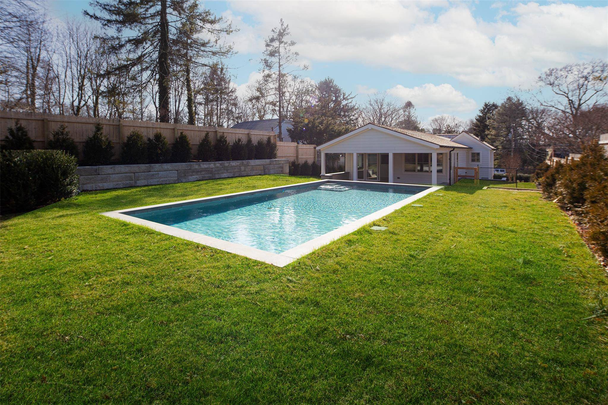 Southampton, NY 11968,195 Little Fresh Pond RD