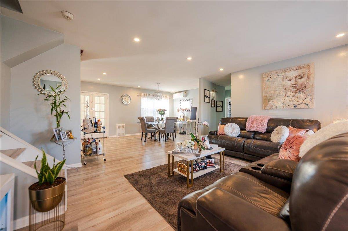 Valley Stream, NY 11580,1075 Frances DR
