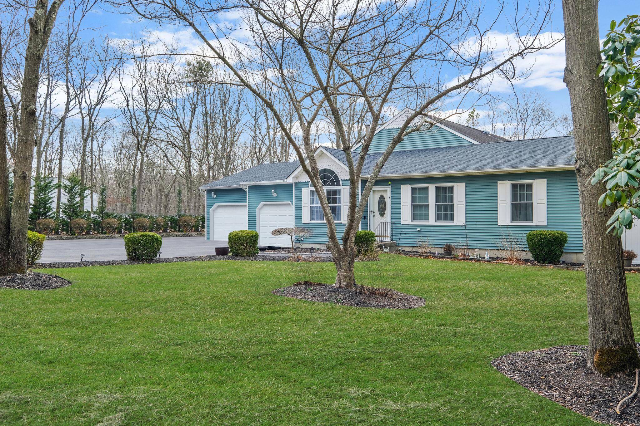 Center Moriches, NY 11934,12 Black Pine ST