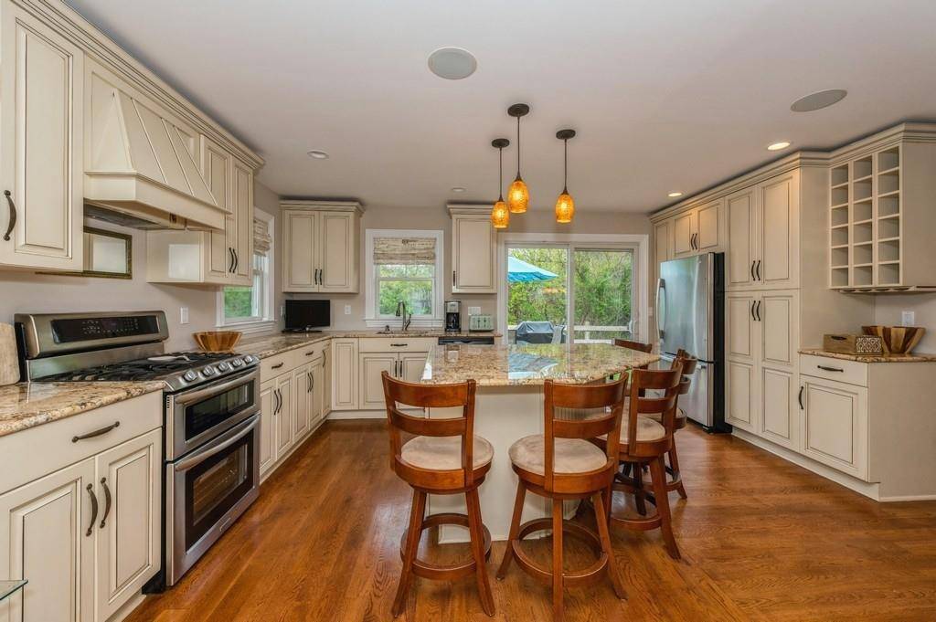 Southampton, NY 11968,8 Powers DR