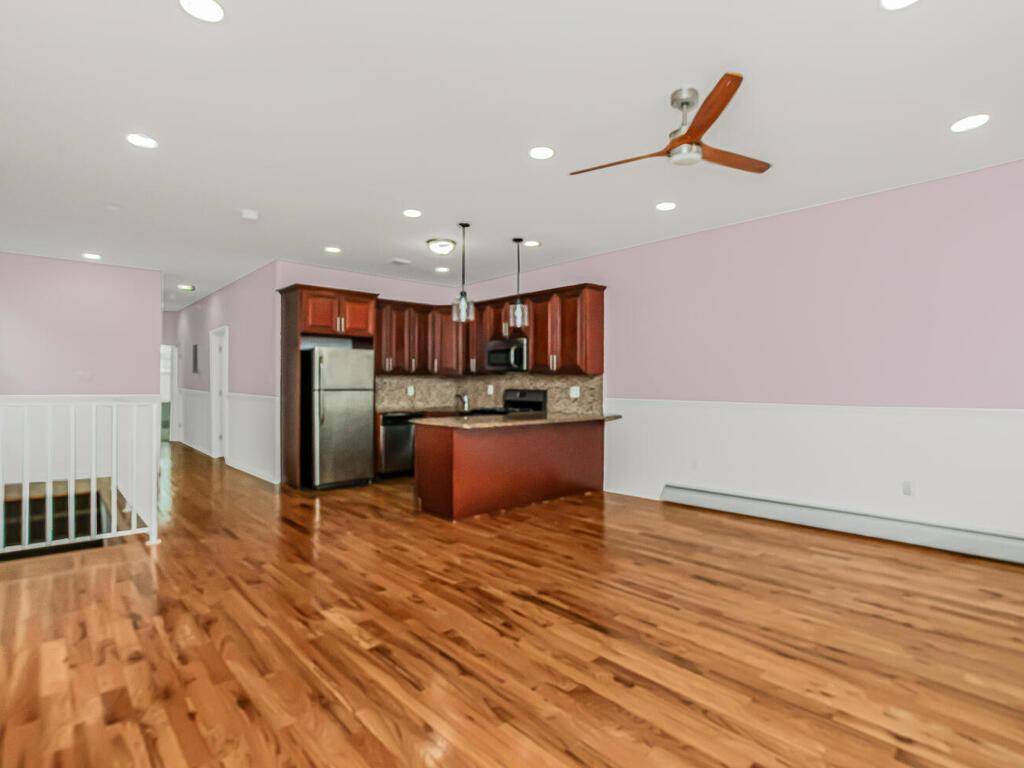 Bronx, NY 10466,4422 Edson AVE