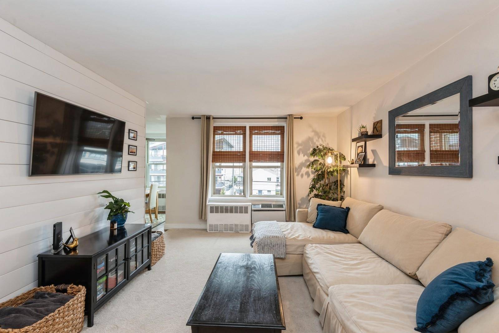 Long Beach, NY 11561,560 W Broadway #2K