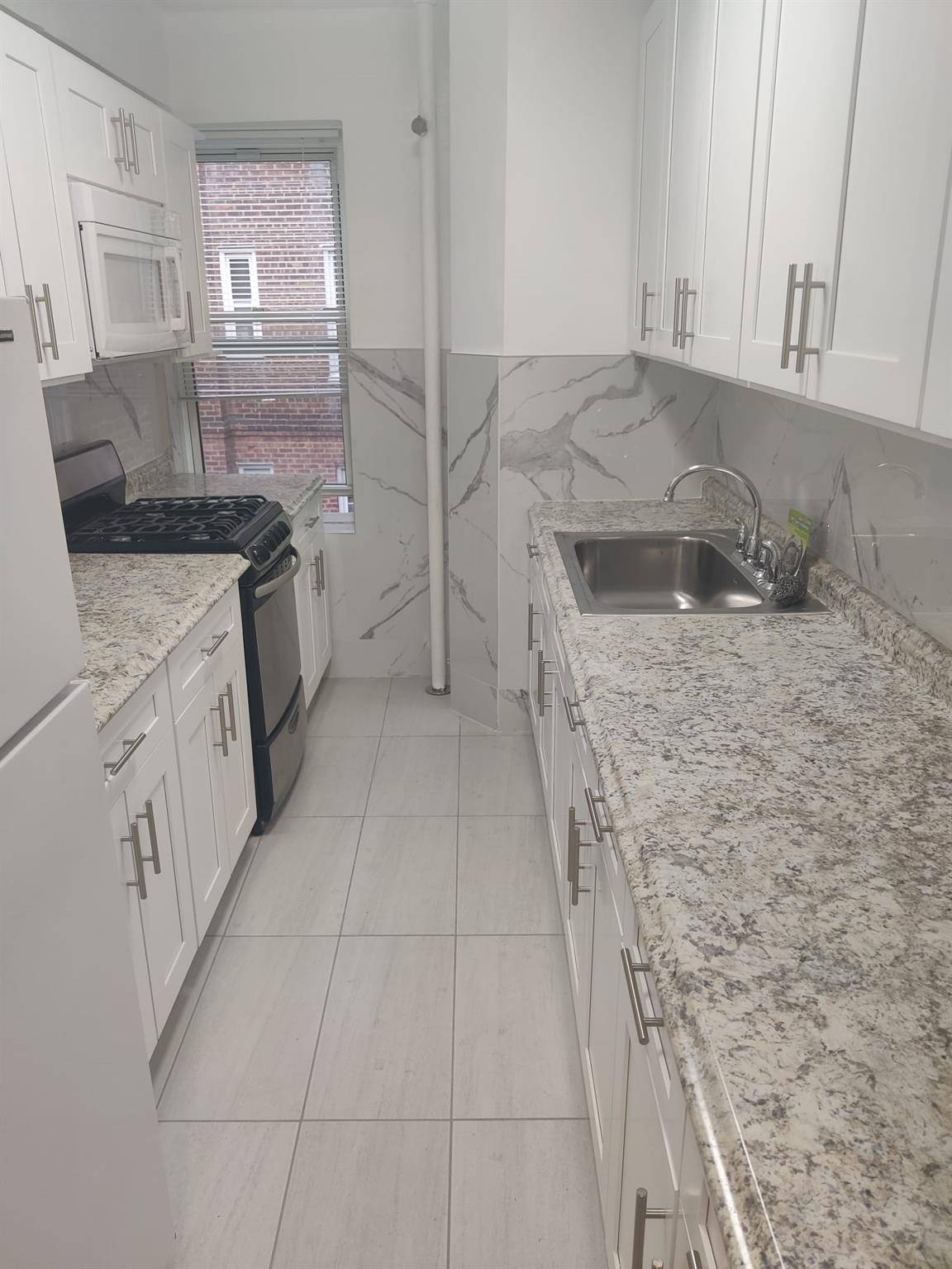 Kew Garden Hills, NY 11367,141-27 78 RD #2 E