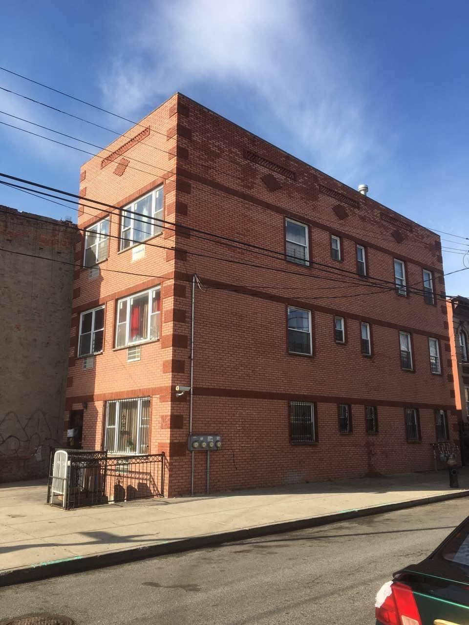 Brooklyn, NY 11207,448 Ashford ST #3